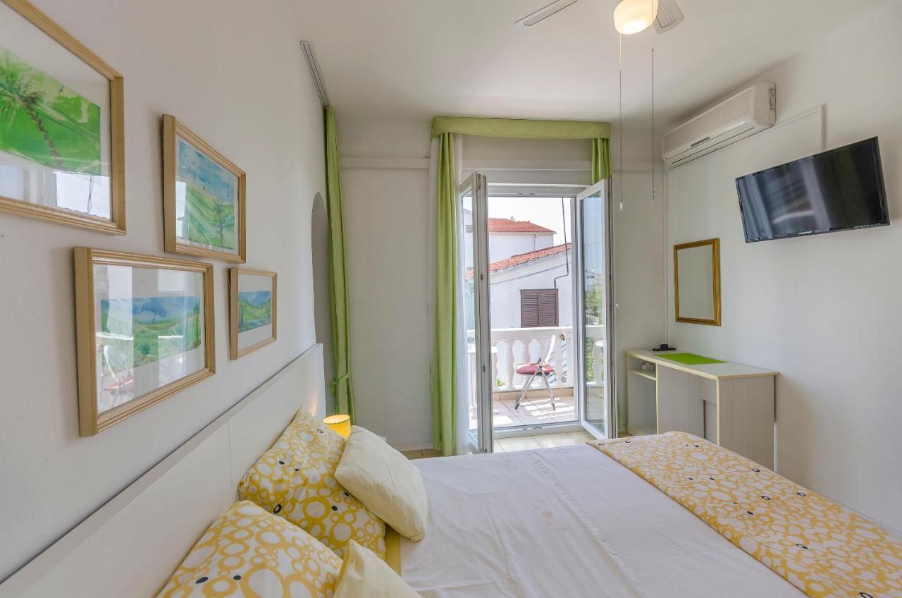 Apartments And Rooms On The Beach Vodice Exterior photo