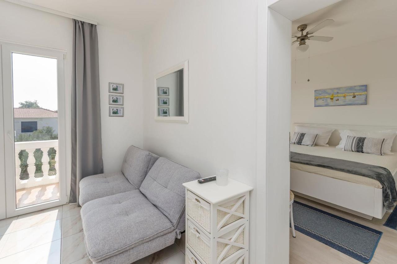 Apartments And Rooms On The Beach Vodice Exterior photo